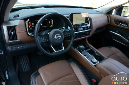 2022 Nissan Pathfinder Platinum, interior